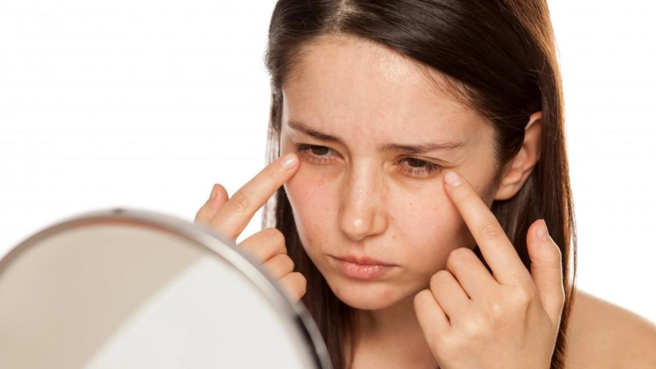 Mint Leaves _ How To Remove Dark Circles By Using Mint Leaves